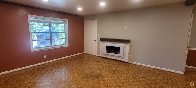 Building Photo - 3535 Roswell Rd NE Unit E4 Rental