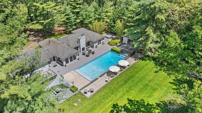 Photo - 6 Dongan Way House