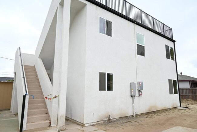 Building Photo - 10701 Doty Ave