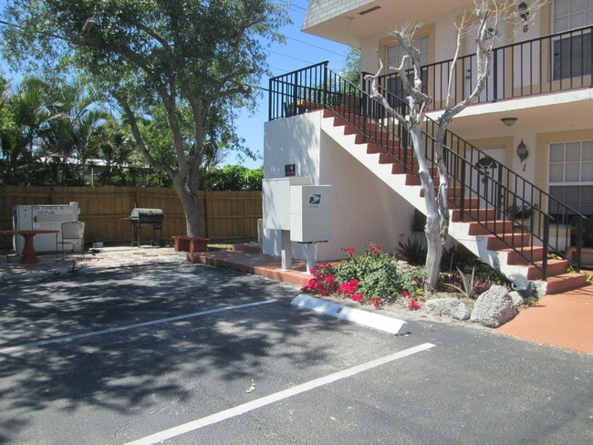 Photo - 405 N Cypress Dr Unit 8