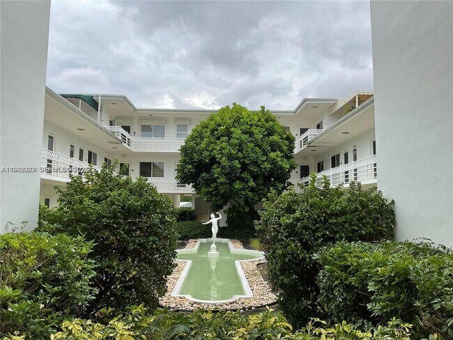 Building Photo - 9920 Collins Ave Unit 16