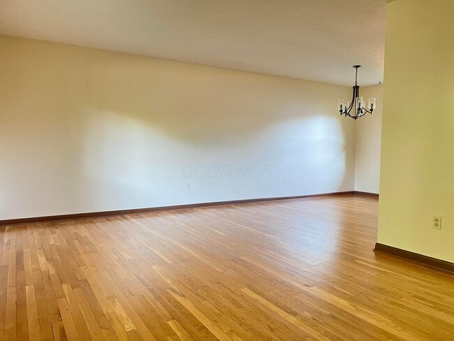 Photo - 316 Finstock Way