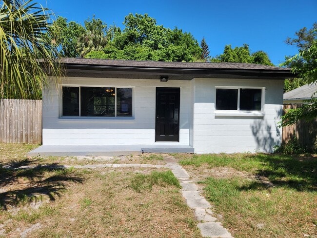 Building Photo - Charming 2 bedroom 1 bathroom Holly Hill home