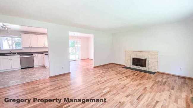 Photo - Edmonds Rambler – Prime Location & large back yard!