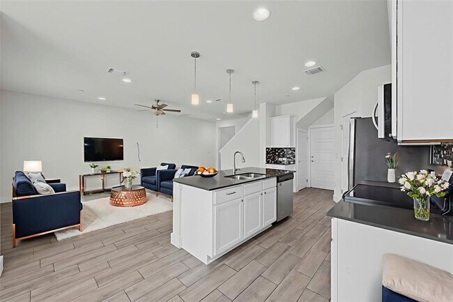Photo - 1810 Roseburg Dr