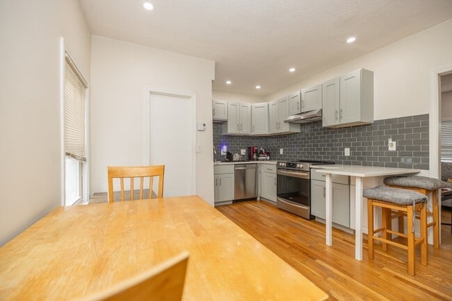 Photo - 286 Ferry St Unidad 286