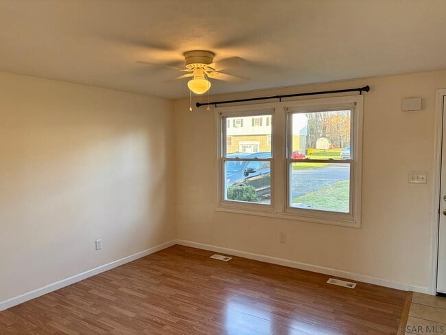 Photo - 427 Devon Dr