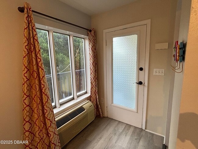 Photo - 528 Bostwick Ave