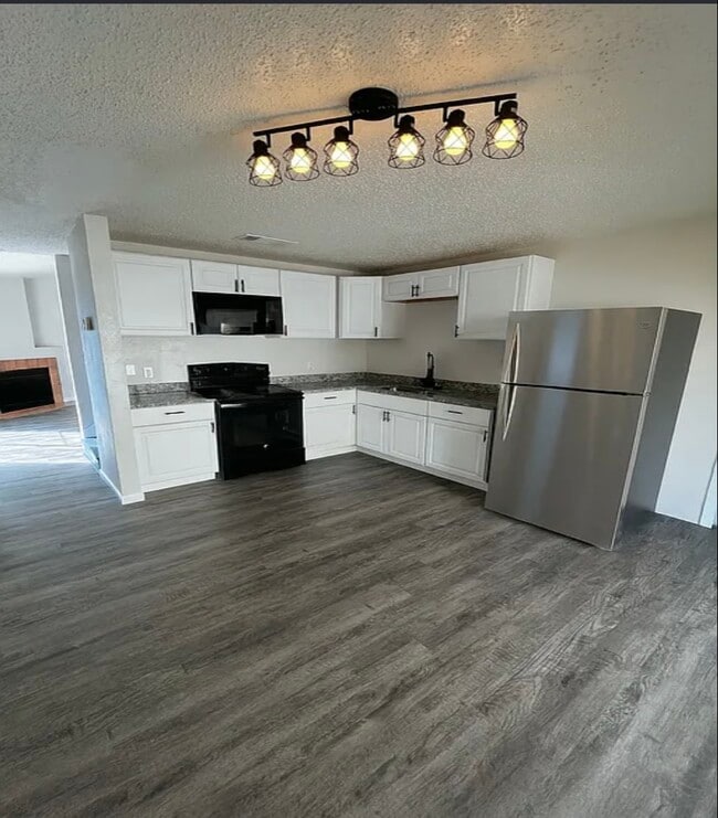 Building Photo - 2810 Diamond Fld