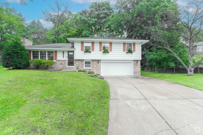 Building Photo - 9919 brookside Rental
