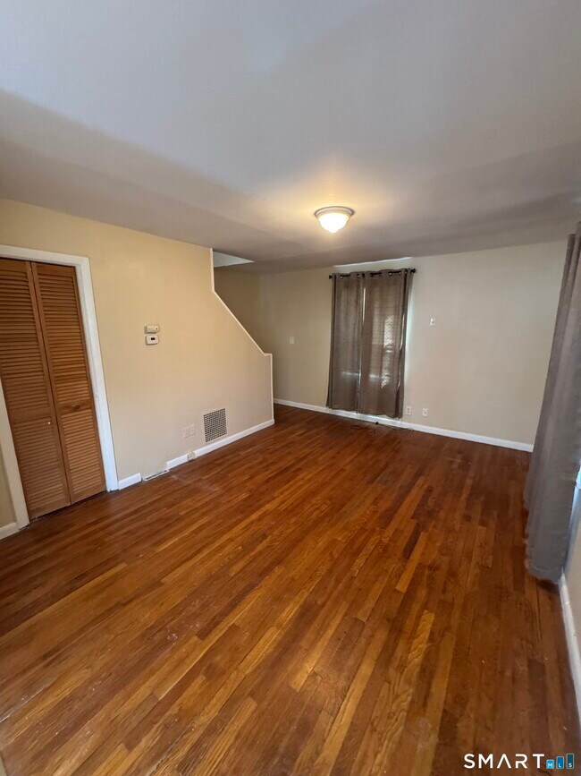 Photo - 117 Dupont Pl Unidad 119