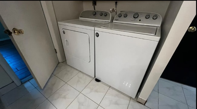 Photo - 1621 Debra Dr