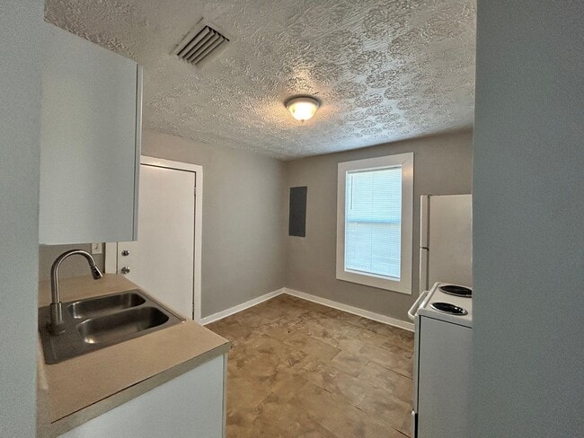 Photo - Cute 2 Bedroom House Available