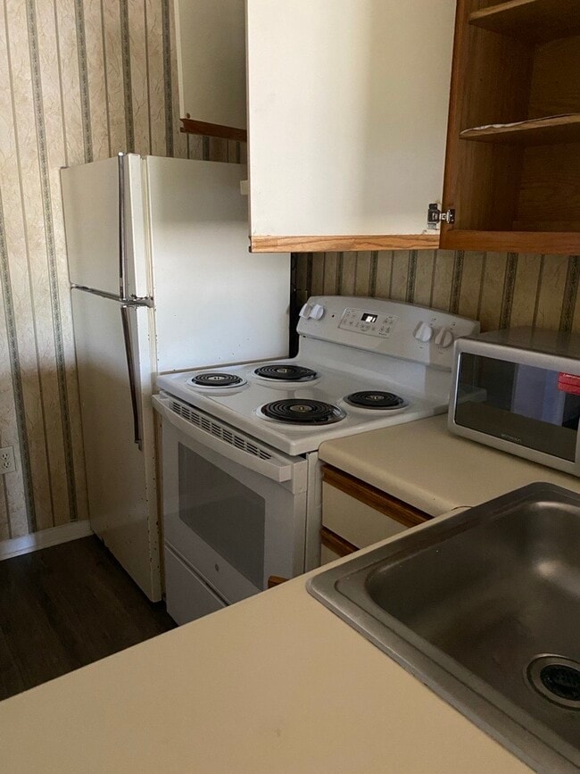 Photo - 1600 Park Cir