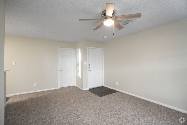 2BR, 2BA - 834SF - Living Room
