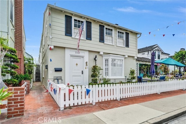 Photo - 320 Sapphire Ave