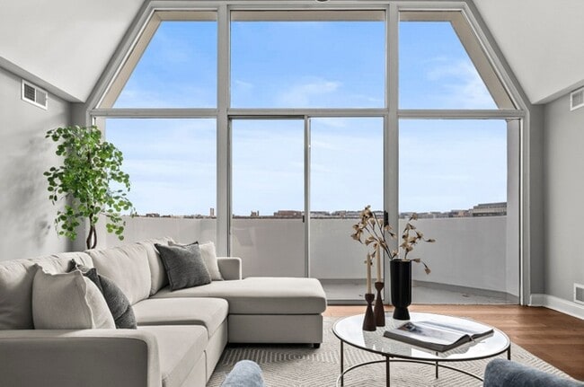 Photo - 700 7th St SW Unit 813