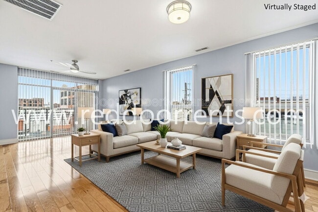 Building Photo - 802 N Meridian St Unit 207