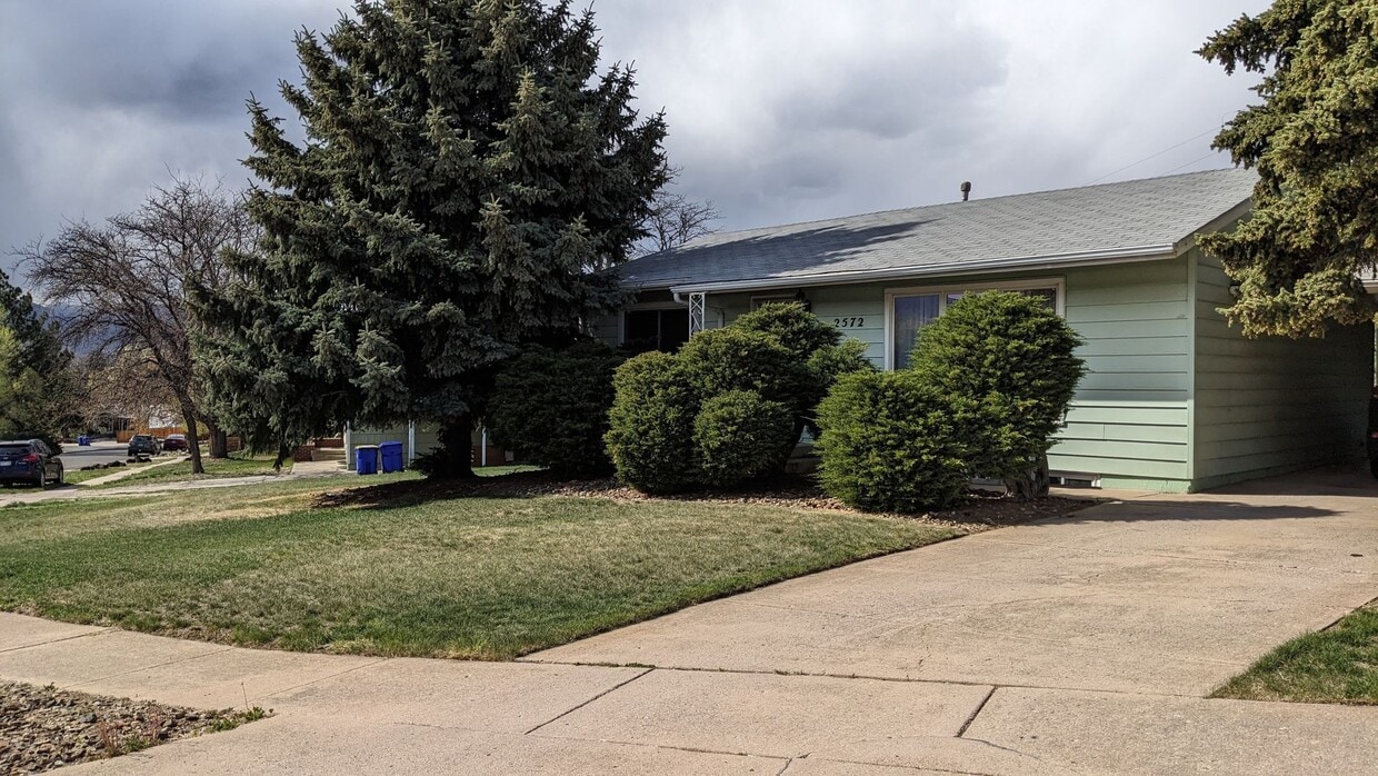BEAUTIFUL MODERN 3 BED/2 BATH RANCHER IN E... - BEAUTIFUL MODERN 3 BED/2 BATH RANCHER IN E...