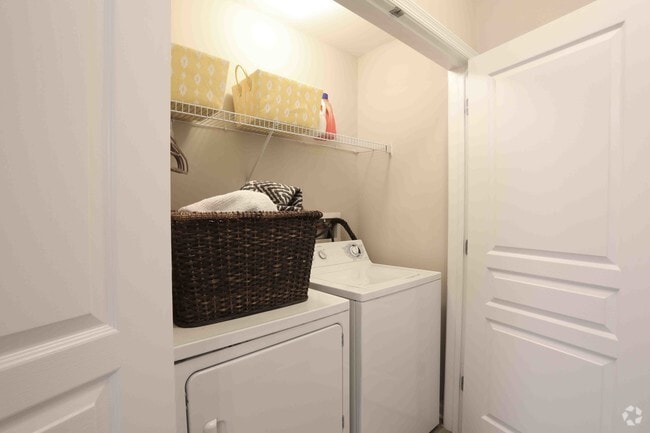 2BR, 2BA - 1,059 SF - The Point at Herndon