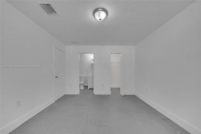 Photo - 3737 NW 20th Ave Unidad 3737