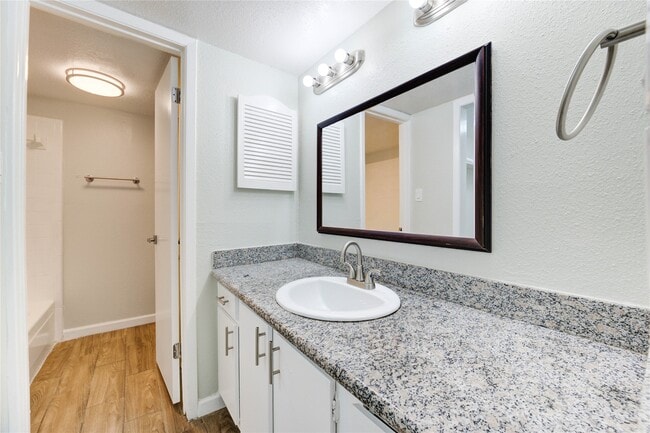 Building Photo - 6200 W Tidwell Rd Unit 2608