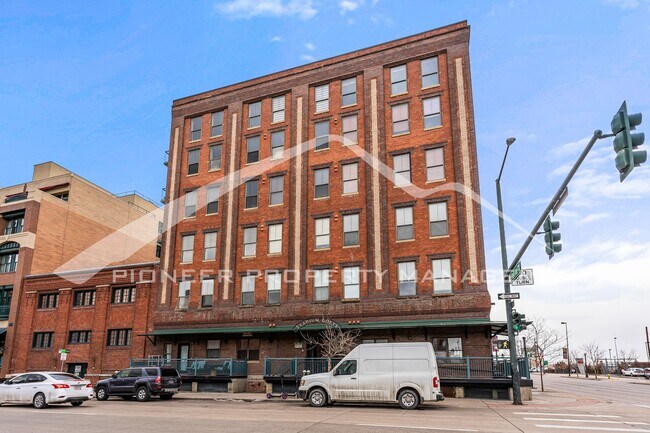 Charming Downtown Condo Unit with 2 Includ... - Charming Downtown Condo Unit with 2 Includ...