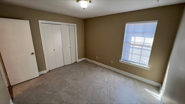 Photo - 3216 S Mendenhall Rd