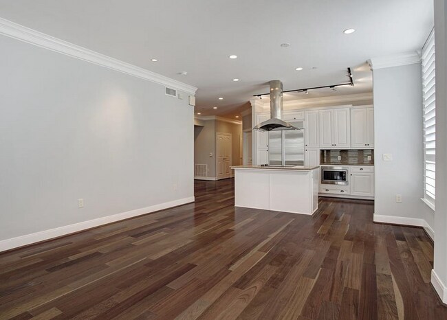 Photo - 1419 Montrose-141.75 Unidad 141.75