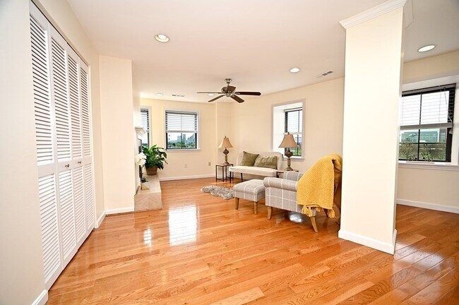 Photo - 358-358 Main St Unit 42