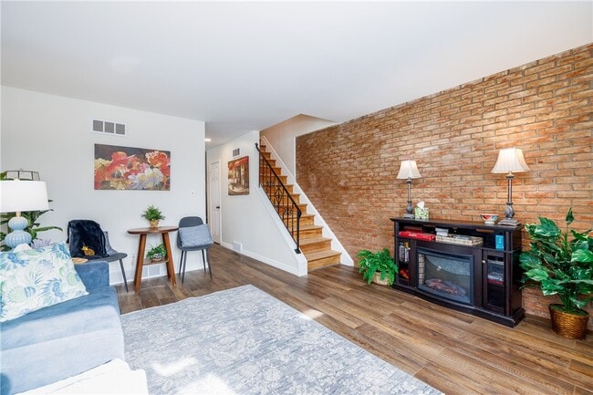 Photo - 207 W Ivy St