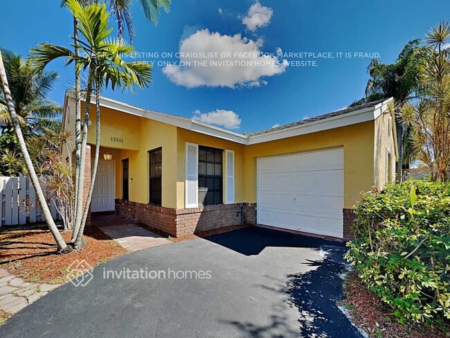 Building Photo - 13641 Newport Manor Rental