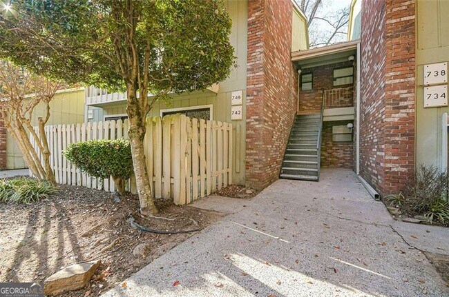 Photo - 742 Brentwood Pl