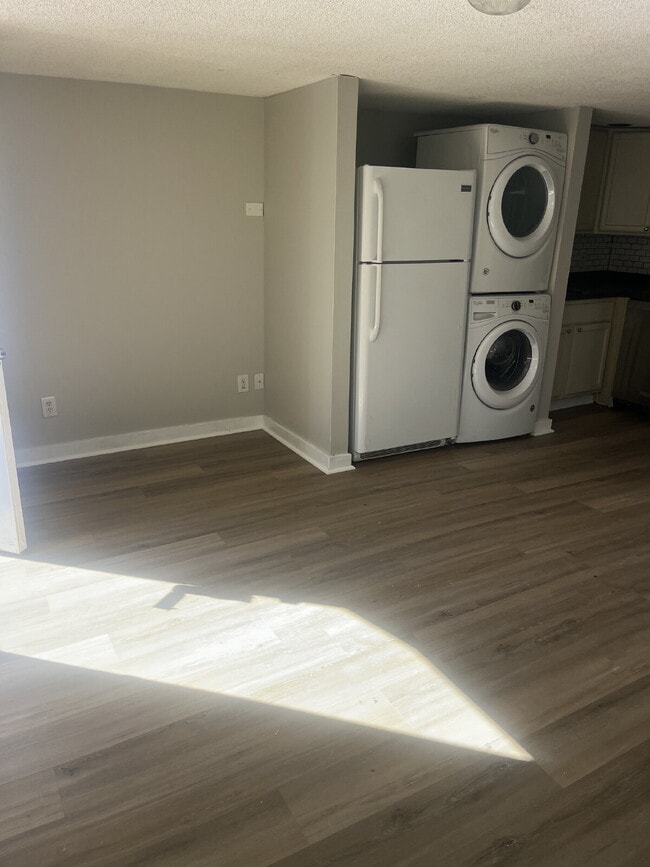 Photo - Charming 1-Bedroom Retreat in Vibrant Nashville – Cozy 720 Sq Ft Haven with Garage Access!