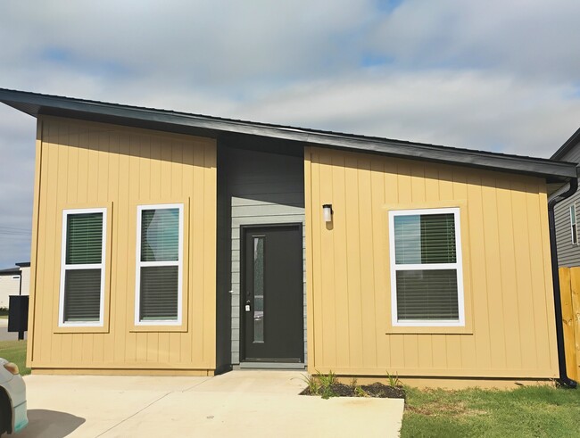 Building Photo - 951 Reading RR Ln Rental