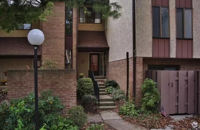 Building Photo - 7 Aspen Way Unit 7-5 Rental