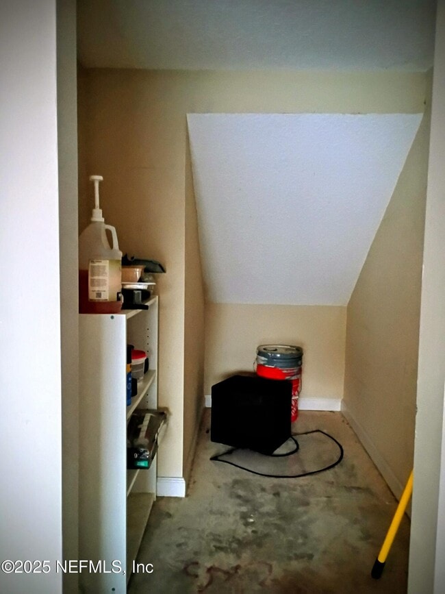 Photo - 425 Oasis Ln