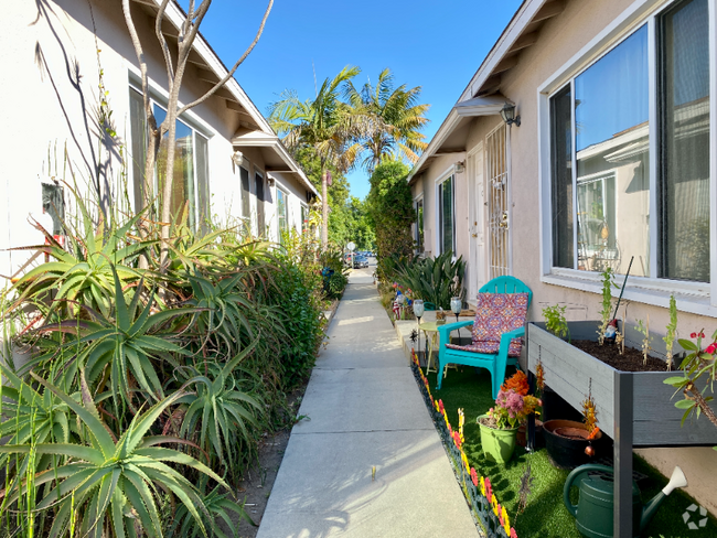 Building Photo - 1137 Pico Blvd Rental