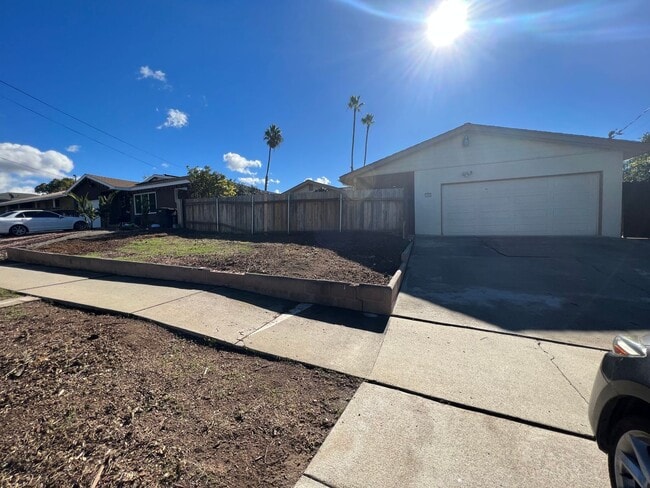 Building Photo - Large Home in Well Established Chula Vista Neighborhood