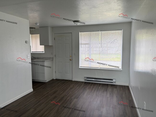 Building Photo - R72B Unit #1