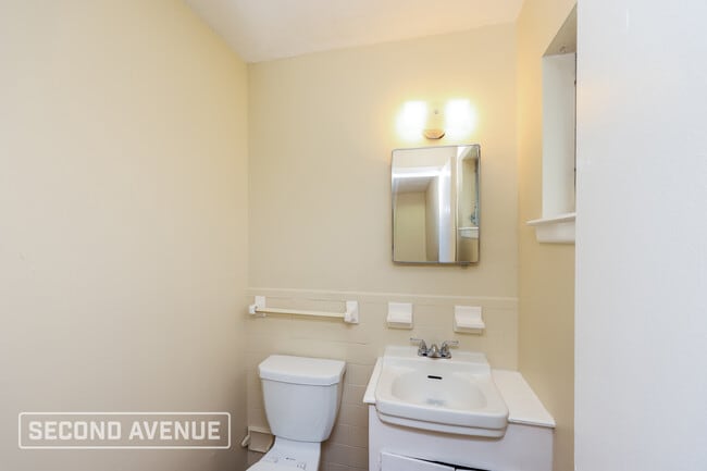 Building Photo - 2808 Belhaven Dr