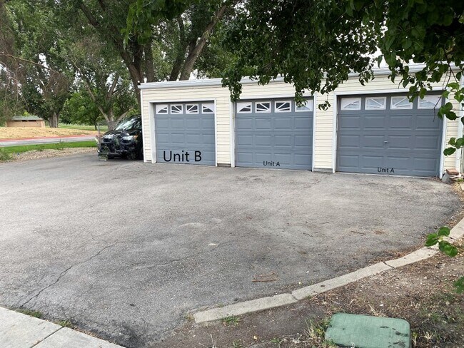 Photo - 348 N Redwood Rd Unit B
