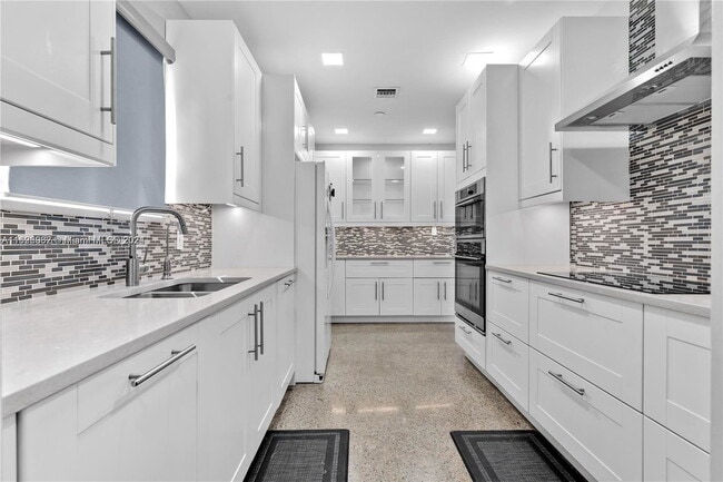 Photo - 211 NE 174th St