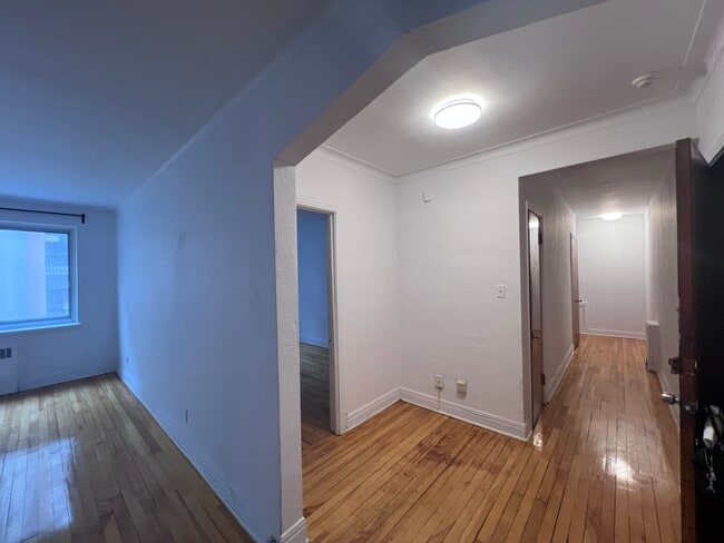 Photo - 2475 Av Van Horne