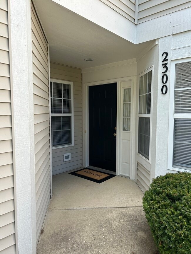 Building Photo - 2300 Woodside Dr Rental