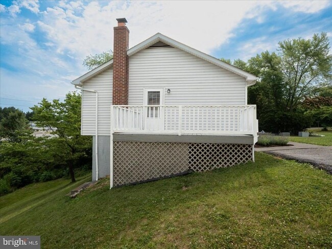 Photo - 102 Linwood Ct