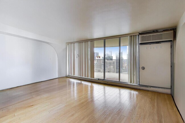 Photo - 300 N State St Unit 4702