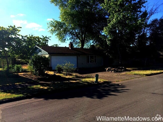 Building Photo - Magnificent 3 Bedrooms, 2 Bathrooms House ...