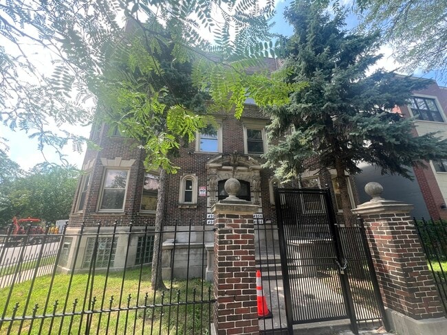 Photo - 4958 S Michigan Ave