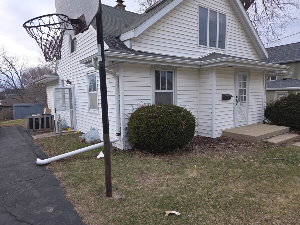 Photo - 300 N Hickory St